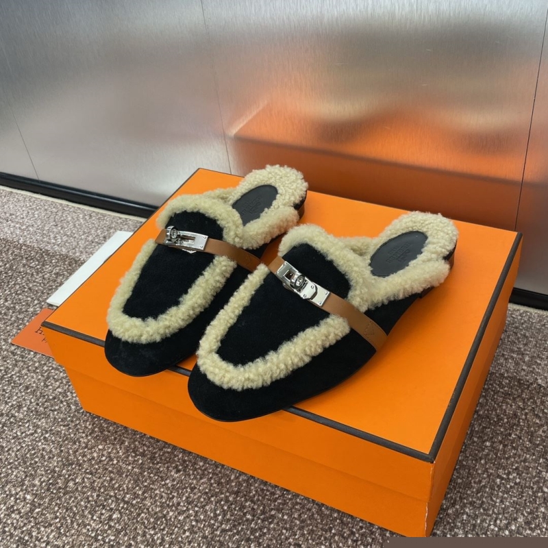 H**mes slippers